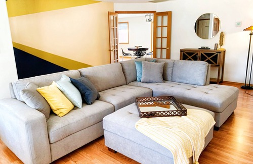 Hillsboro House | Peaceful Ranch-style Single level 3B Retreat