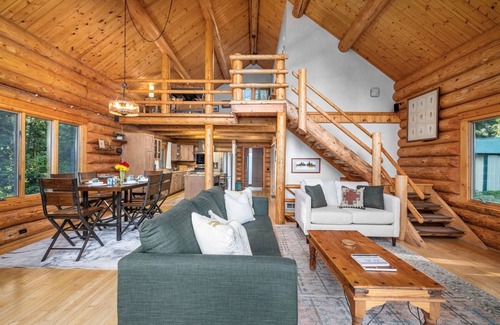Columbia Falls House | Peaceful Relaxing Astrid Log Cabin