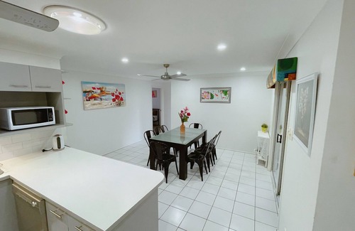 Hillcrest House | Peaceful, Relaxing Getaway 5 Bedroom House With Spa