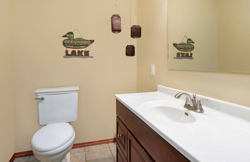 Twin Lake House | Peaceful retreat away from the hustle and bustle! Occupies 10!