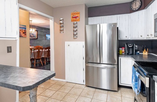 Twin Lake House | Peaceful retreat away from the hustle and bustle! Occupies 10!