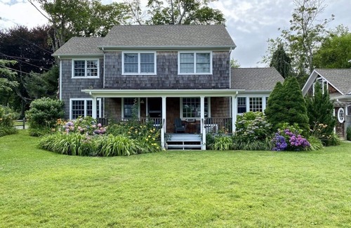 New Suffolk House | Peaceful retreat by the North Fork's most beautiful beach
