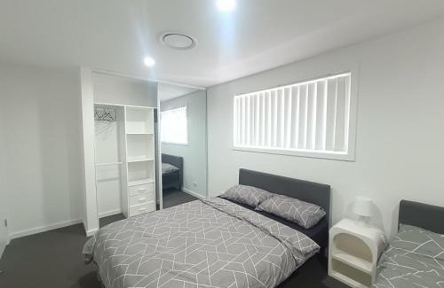 Guildford House | Peaceful Retreat in Modern and Spacious House - OR9