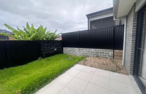 Guildford House | Peaceful Retreat in Modern and Spacious House - OR9