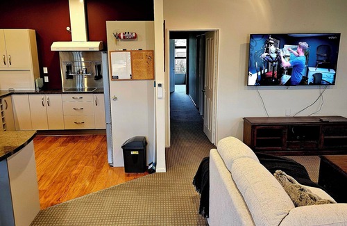 Hokitika House | Peaceful Retreat on the outskirts of Hokitika