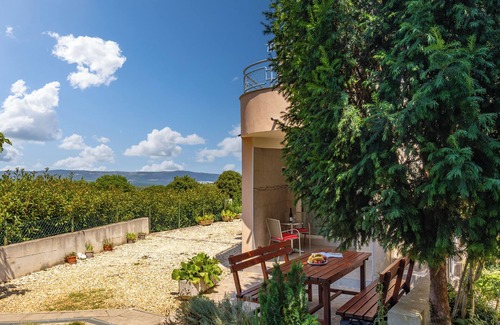 Kavran Apartment | Peaceful Retreat With Terrace 1, Kavran, Croatia