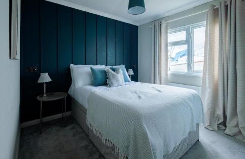 Christchurch House | Peaceful Riverside Family Retreat