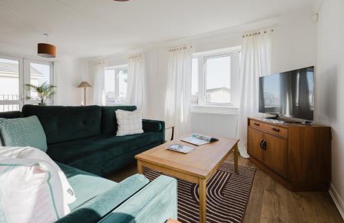 Christchurch Apartment | Peaceful Riverside Lodge Free Parking