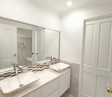 Baulkham Hills House | Peaceful Room in Modern Baulkham Hills Home - BH3