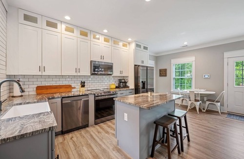 Acworth House | ~Peaceful & Serene~ Lake Nearby~ Lakepoint Close