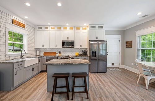 Acworth House | ~Peaceful & Serene~ Lake Nearby~ Lakepoint Close