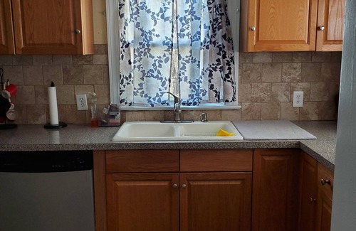 Petersburg House | Peaceful Single family 3 Bedroom 2 Bath Home