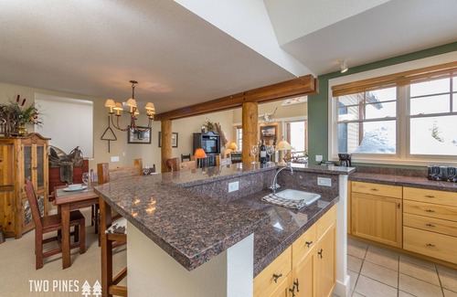 Saddle Ridge House | Peaceful Ski In/Out Home | Private Hot Tub | Grill| 7 Min Drive to Resort