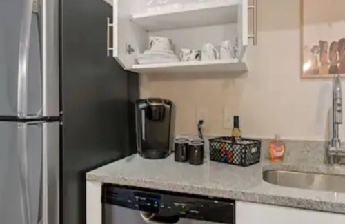 Downtown Baltimore Apartment | Peaceful Sorority Style Getaway Penthouse Lounge