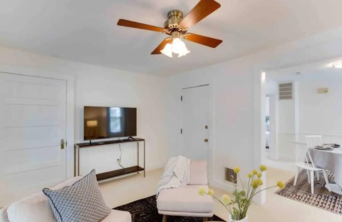Potomac West Apartment | Peaceful Spacious 1BR w Sunroom! - mins to metro