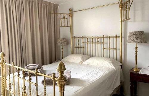 Strand Apartment | Peaceful St Tropez Stay on Beach Road