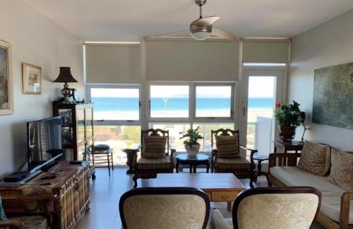 Strand Apartment | Peaceful St Tropez Stay on Beach Road