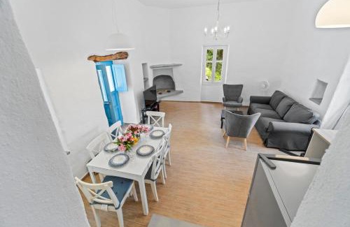 Andros Town House | Peaceful Stay in Livadia, near Chora and Beach