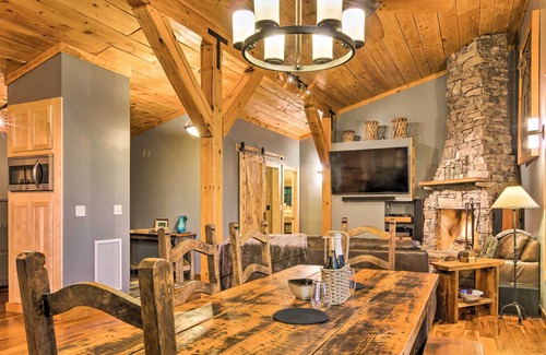 Brevard Cabin | Peaceful ‘Stony Point’ Getaway w/Hot Tub & Views!