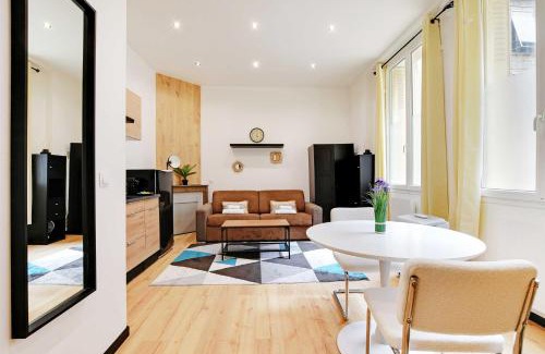19th Arrondissement Apartment | Peaceful studio - 2P - Buttes-Chaumont with AC