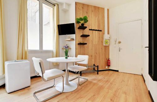 19th Arrondissement Apartment | Peaceful studio - 2P - Buttes-Chaumont with AC