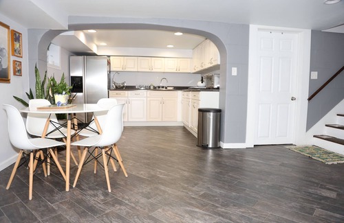 Roselle Apartment | Peaceful studio with WiFi in charming Roselle