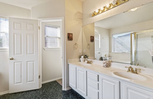 Anderson Mill West House | ★Peaceful Suburbs Haven★ | Lush Backyard | ♛Office