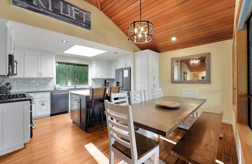 Sunriver Cabin | Peaceful Sunriver Escape w/Hot Tub, Bikes & SHARC