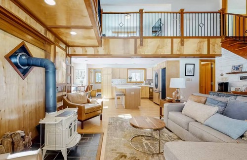 Silver Lake House | Peaceful tranquil cozy home tucked away in Madison