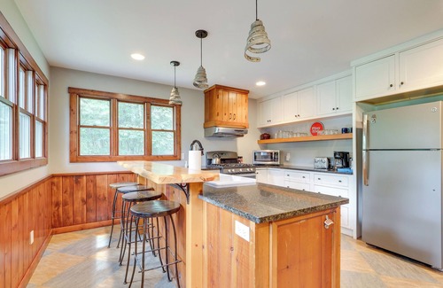 Mayfield Cabin | Peaceful Traverse City Cabin ~ 16 Mi to Dtwn!