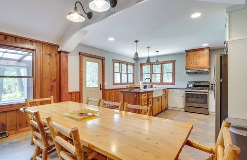 Mayfield Cabin | Peaceful Traverse City Cabin ~ 16 Mi to Dtwn!