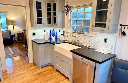Pacific Grove Cottage | Peaceful, Updated Cottage. Walk to Town & Beach. 2 Aquarium Guest Passes.