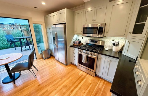 Pacific Grove Cottage | Peaceful, Updated Cottage. Walk to Town & Beach. 2 Aquarium Guest Passes.