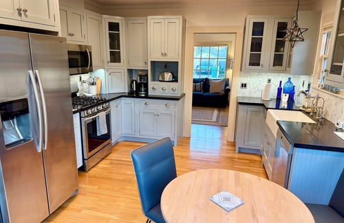 Pacific Grove Cottage | Peaceful, Updated Cottage. Walk to Town & Beach. 2 Aquarium Guest Passes.