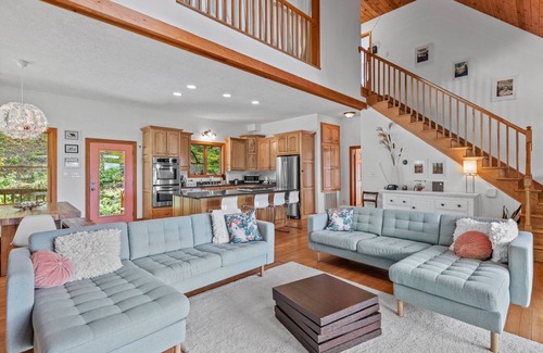 Altamont House | Peaceful View- 3 bed 3 bath home near Jonas Ridge. Pet friendly, mountain view, and a fire pit