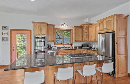 Altamont House | Peaceful View- 3 bed 3 bath home near Jonas Ridge. Pet friendly, mountain view, and a fire pit