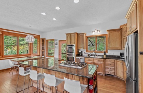 Altamont House | Peaceful View- 3 bed 3 bath home near Jonas Ridge. Pet friendly, mountain view, and a fire pit