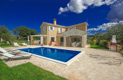 Vosteni Villa | Peaceful Villa in Sveti Lovrec with Swimming Pool