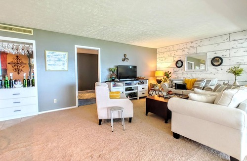 Upper Grand Lagoon Villa | Peaceful Waterfront 1 Bedroom Villa in Bay Point