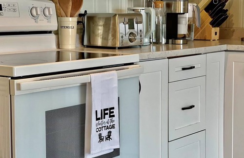 Victoria Harbour Cottage | Peaceful Waterfront Cottage on Georgian Bay