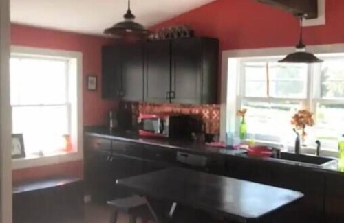 Berkeley Springs Cottage | Peaceful Waterfall House - n2 bedroom hidden treasure