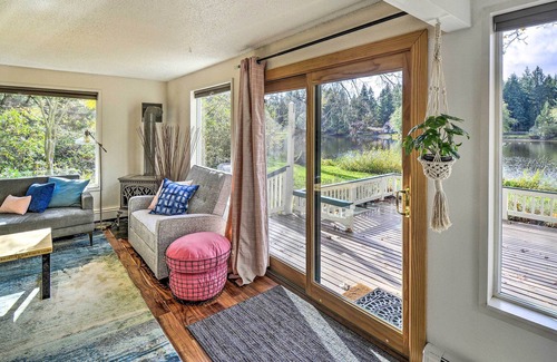 East Olympia Cottage | Peaceful Waterfront Cottage w/ SUPs, Kayaks & More