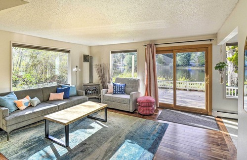 East Olympia Cottage | Peaceful Waterfront Cottage w/ SUPs, Kayaks & More
