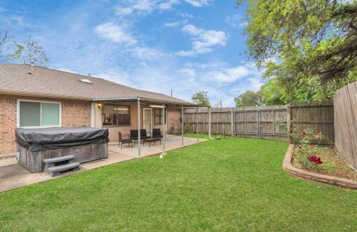 Clodine House | Peaceful Waters Your Intimate Hot Tub Escape