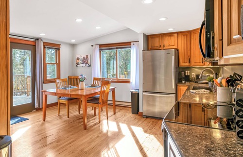 Coal Creek Canyon House | Peaceful Wooded 2-bedroom Family Friendly Modern Retreat - 30 Day+ Stay Only