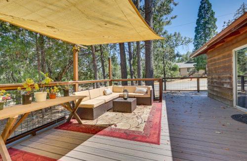 Oakhurst House | Peaceful Wooden Cabin, 2 Mi to Bass Lake!