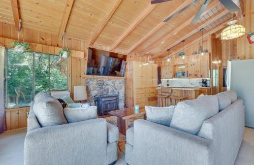 Oakhurst House | Peaceful Wooden Cabin, 2 Mi to Bass Lake!