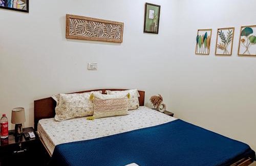 Tapovan Apartment | Peacelily Hotel - AC rooms with netflix in upper tapovan, also available for monthly rent 25K
