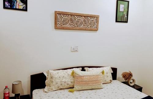 Tapovan Apartment | Peacelily Hotel - AC rooms with netflix in upper tapovan, also available for monthly rent 25K