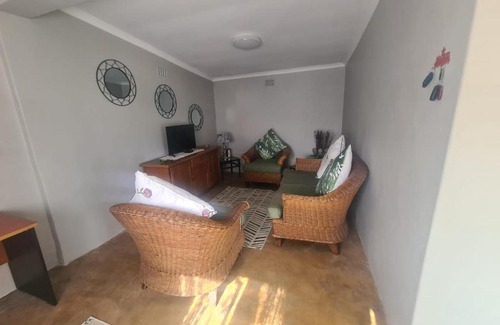 Drummond Apartment | Peacevale Three Trees Stay A Night